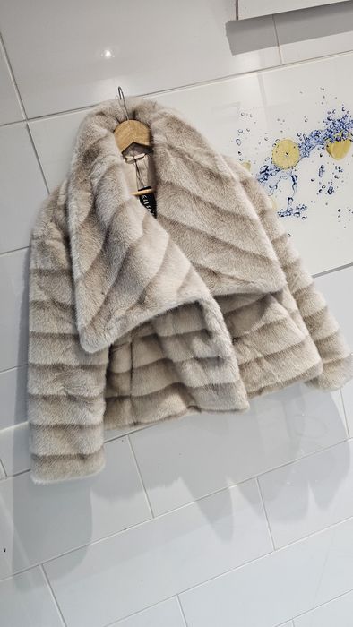 Nowa z metką futerko