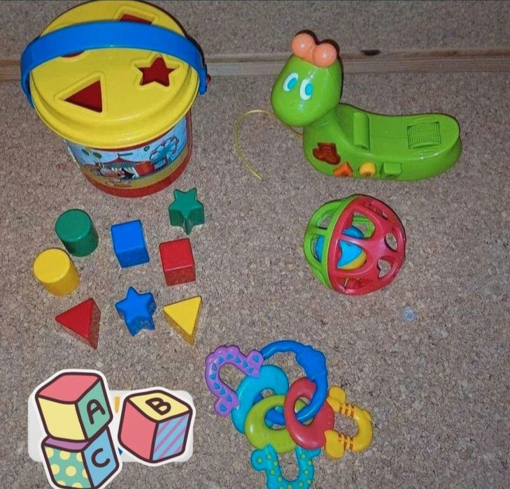 Conjunto de brinquedos de bebé, criança.
7€ cada conjunto