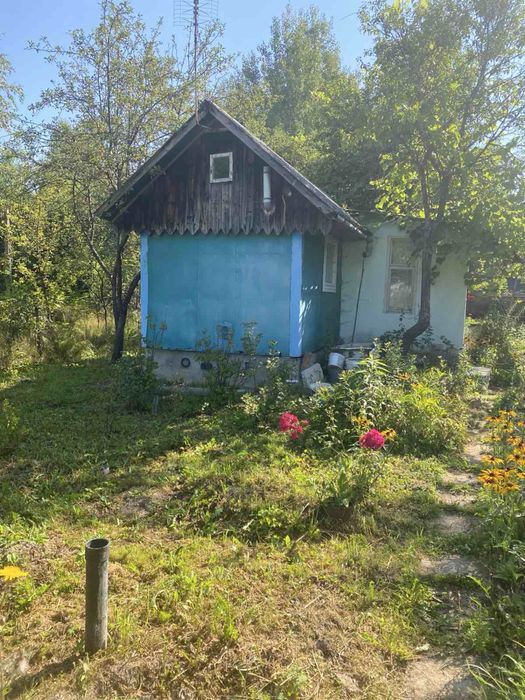 Продаж дачний будинок і прилегла земля