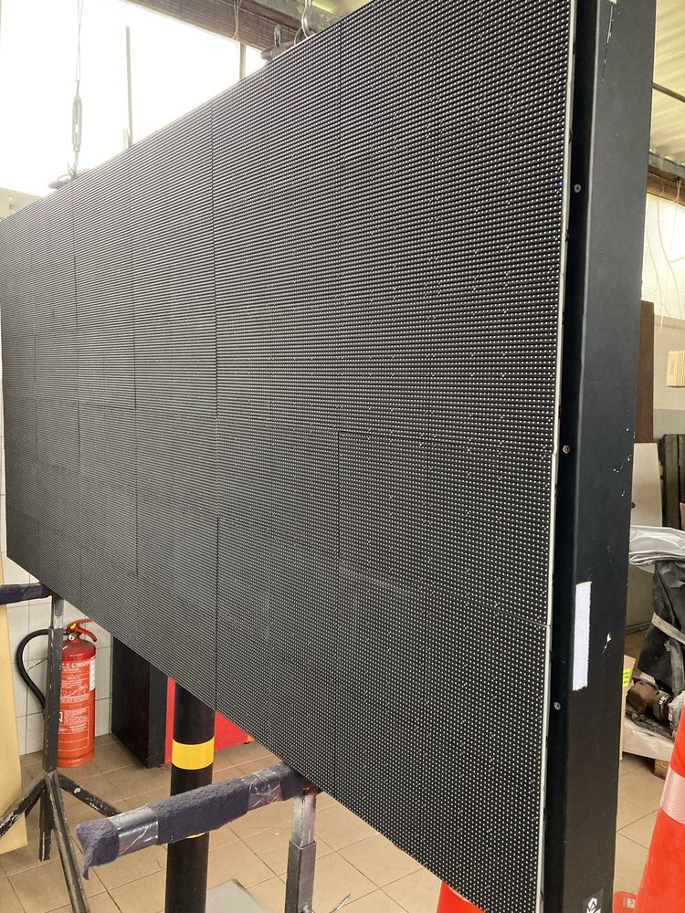Painel Led outdoor 2x1m