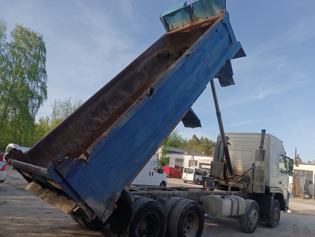 Volvo 380. Wywrotka 8x4.      2004 r.