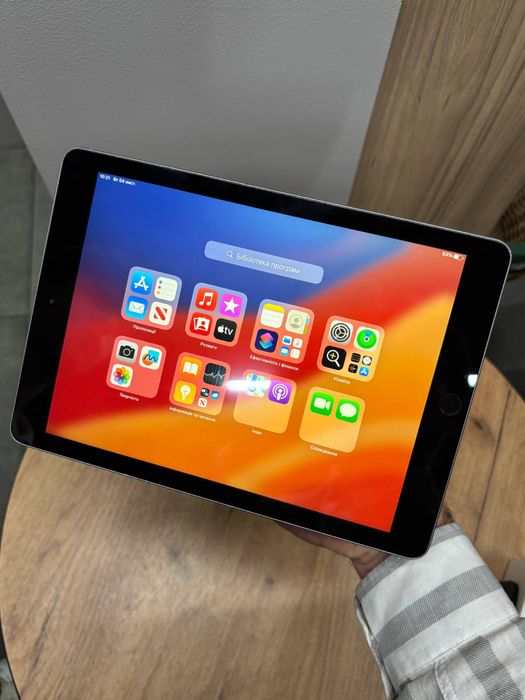 IPad 5 Neverlock чудовий стан