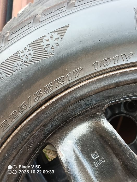 Felgi z oponami zimowymi z opel Insigni  a + kołpaki  225/55/17