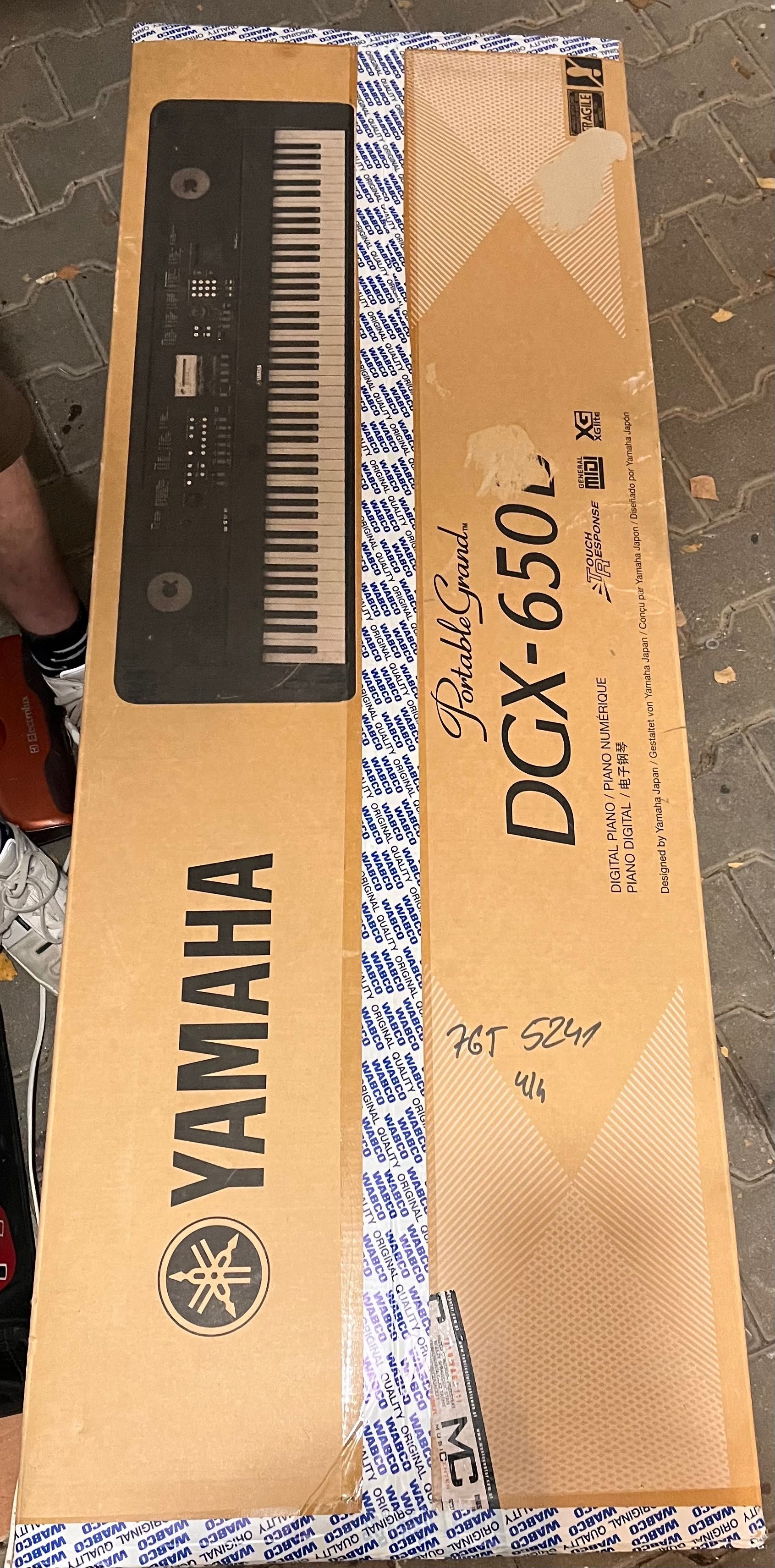 Pianino elektryczne Yamaha DGX-650B