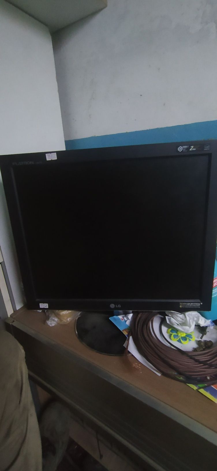 Продам монитор   LG Flatron L1960TR