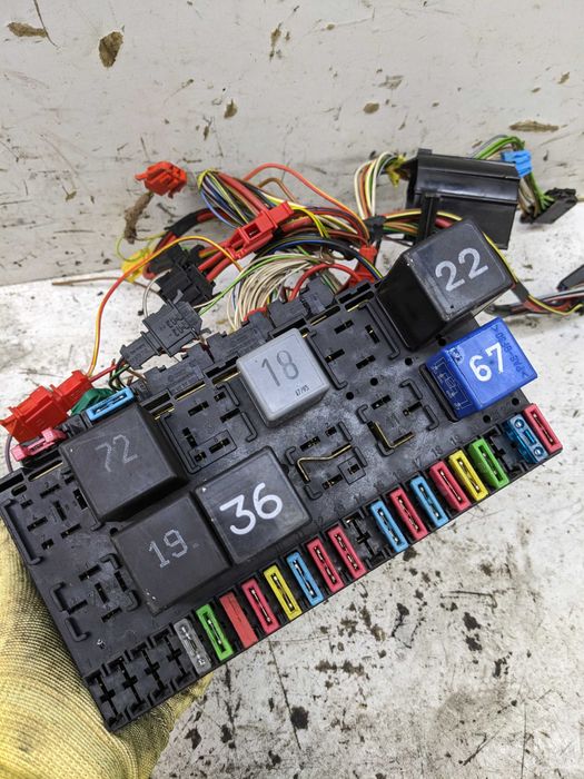 Volkswagen Passat B4 Golf III 1.9 TDI Skrzynka Bezpieczników