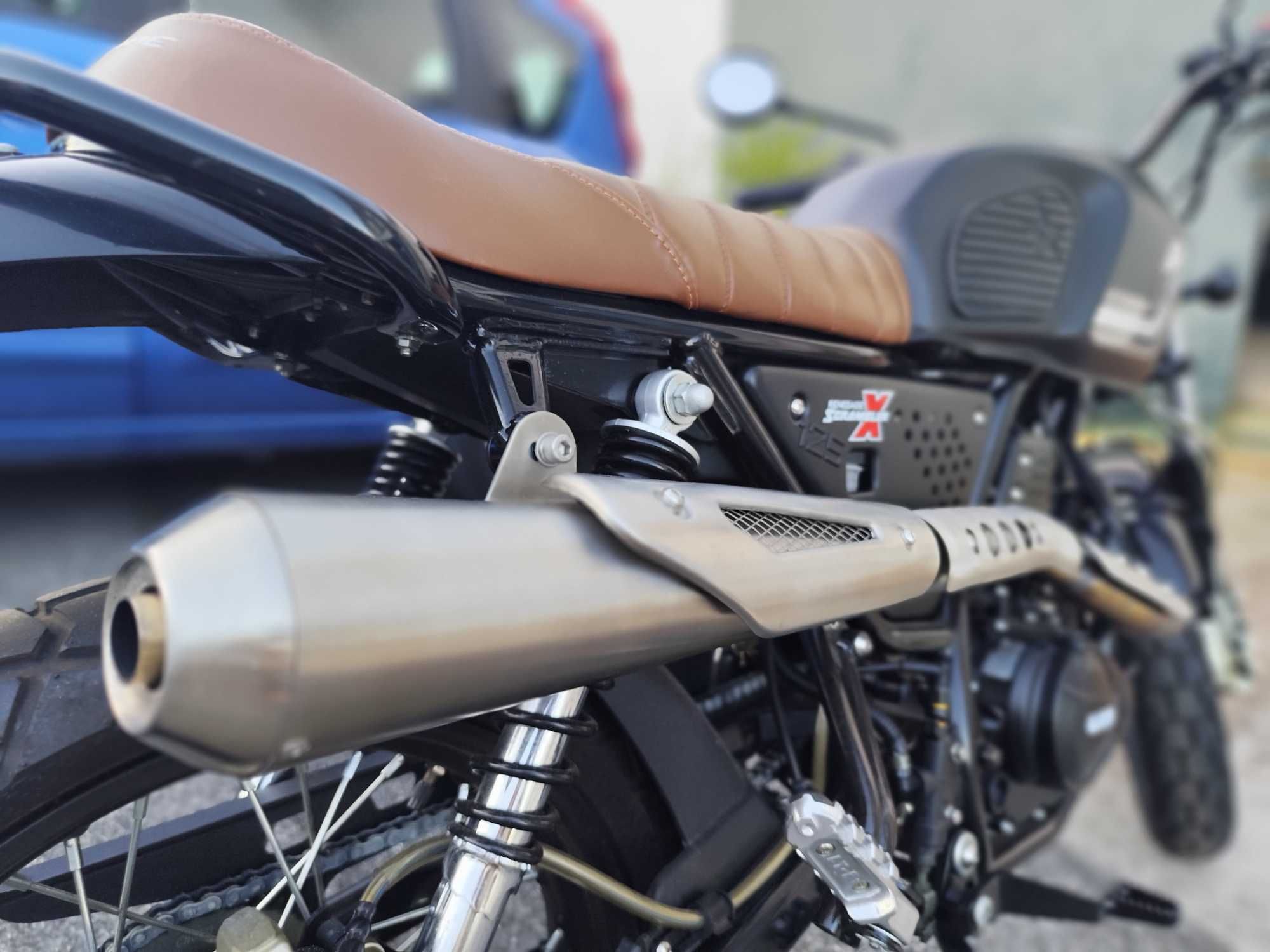 Moto 125cc "Nova" estilo Retro.Apenas 1600 quilómetros.Marca UM.