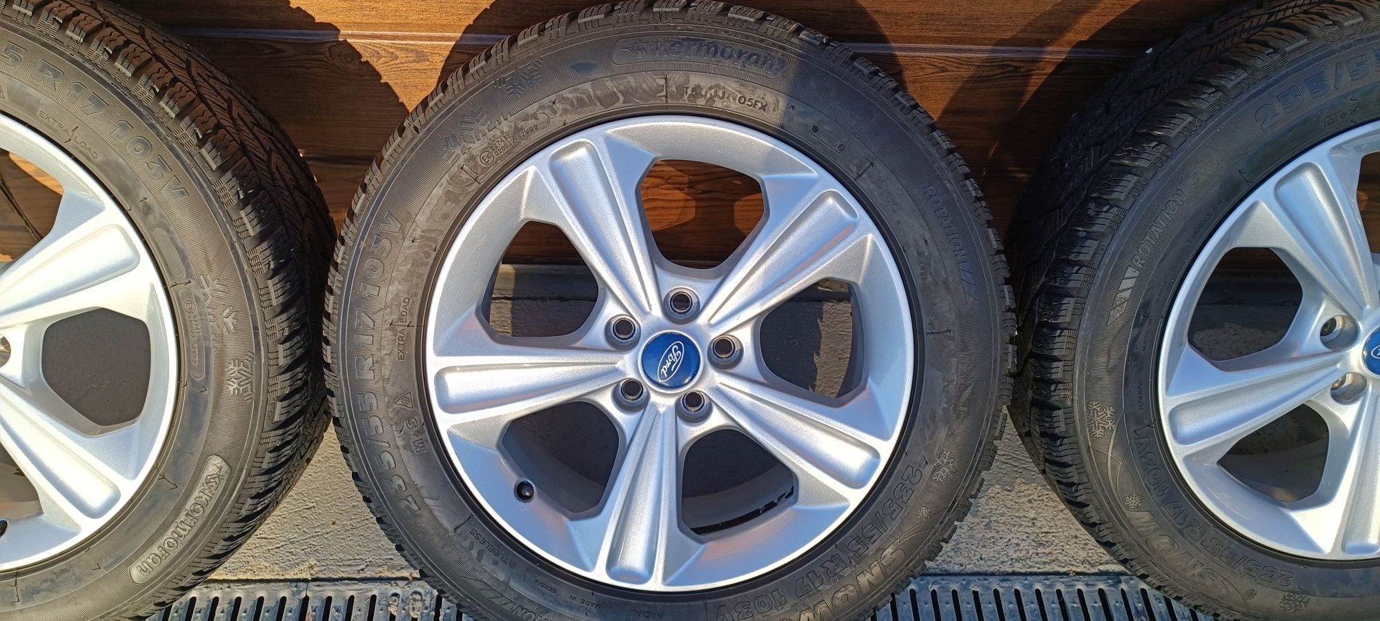 Felgi +opony 235/55 R17   Ford Kuga