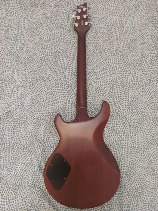 Guitarra Cort M200 com estojo e amplificador