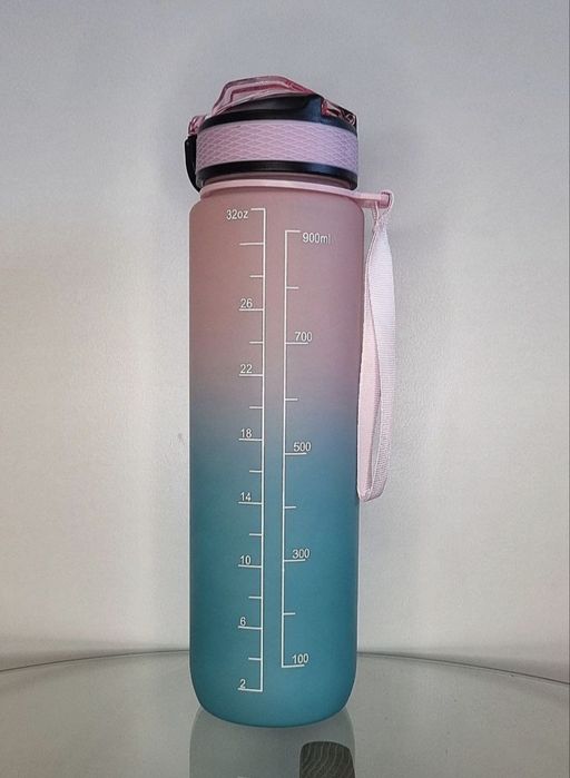 Plastikowa butelka na wodę (1L)