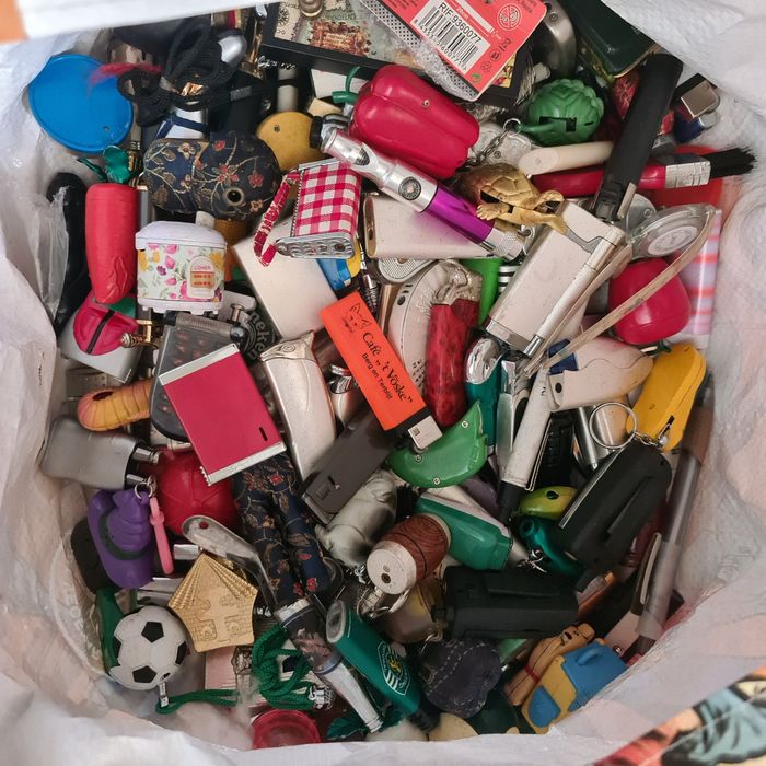 Grande lote de isqueiros para colecionador