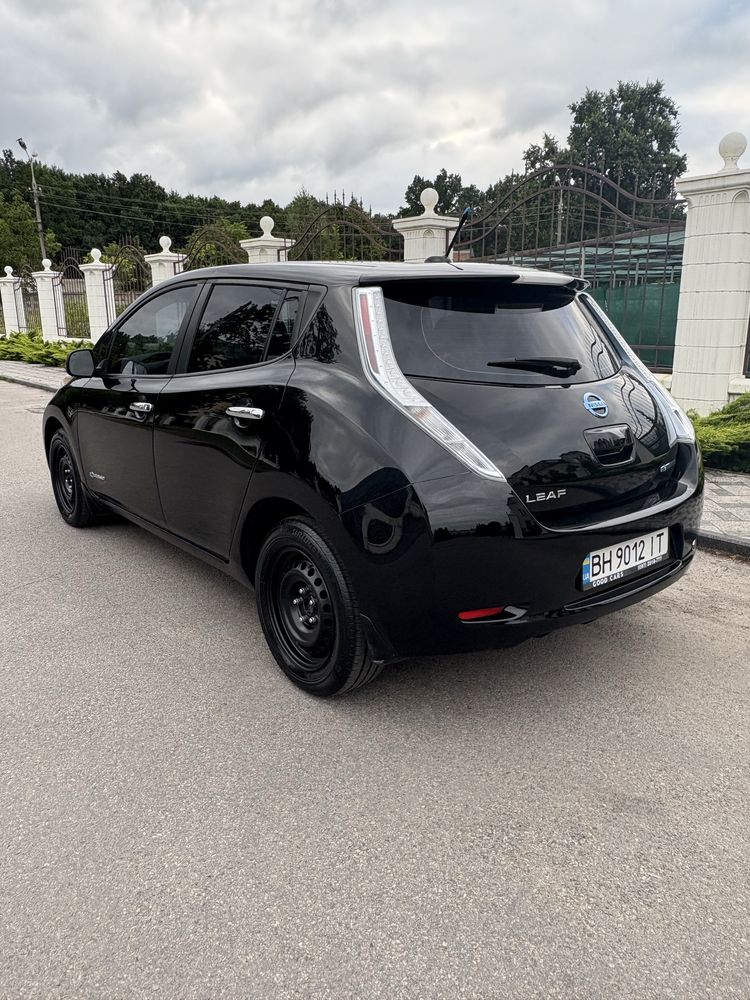 Продам  Nissan Leaf 2013