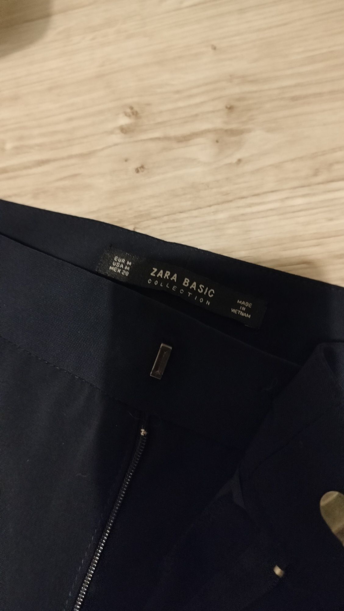 Czarne spodnie materiałowe Zara M