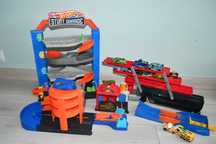 Hot Wheels, garaż, laweta, tor, samochodziki