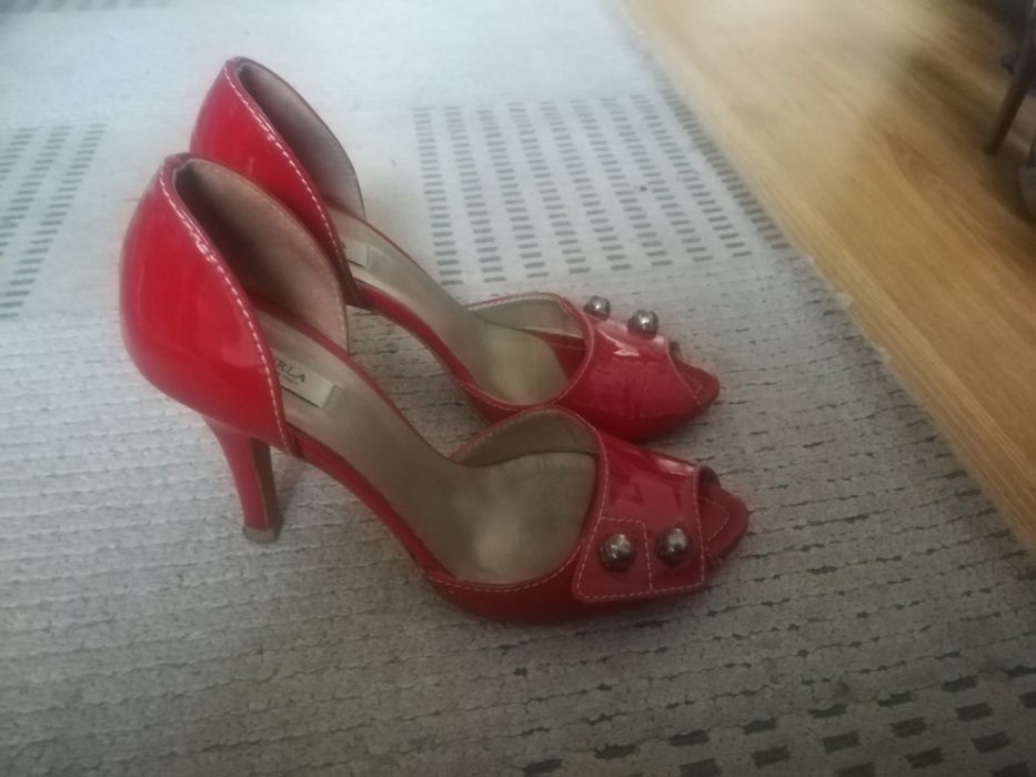 Sapatos vermelhos Furla