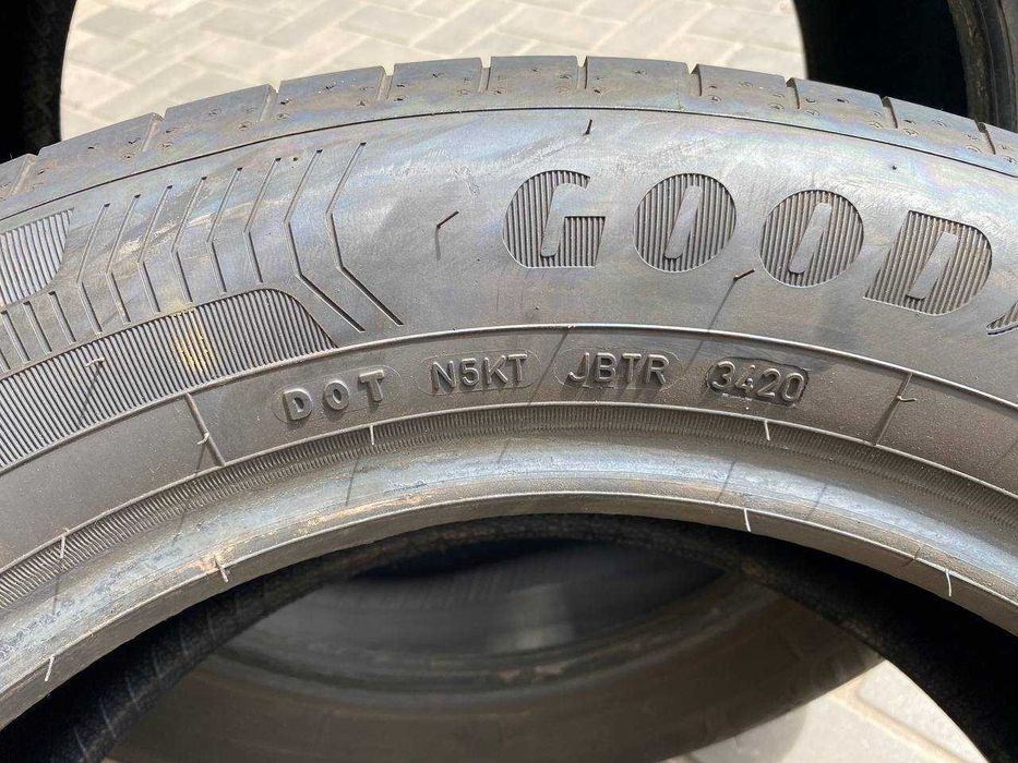 Goodyear EfficientGrip Performance225/55R17101W-2шт, 215/60R1796H-2шт.