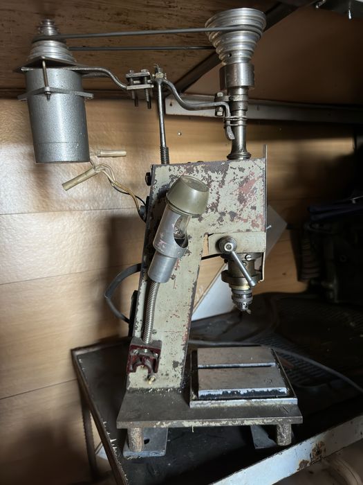 Продам свердлильний станок. Ціна 2500грн.