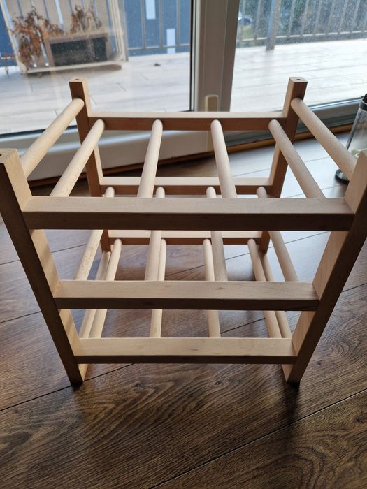 HUTTEN stojak na wino Ikea
Stojak na 9 butelek wina, lite drewno