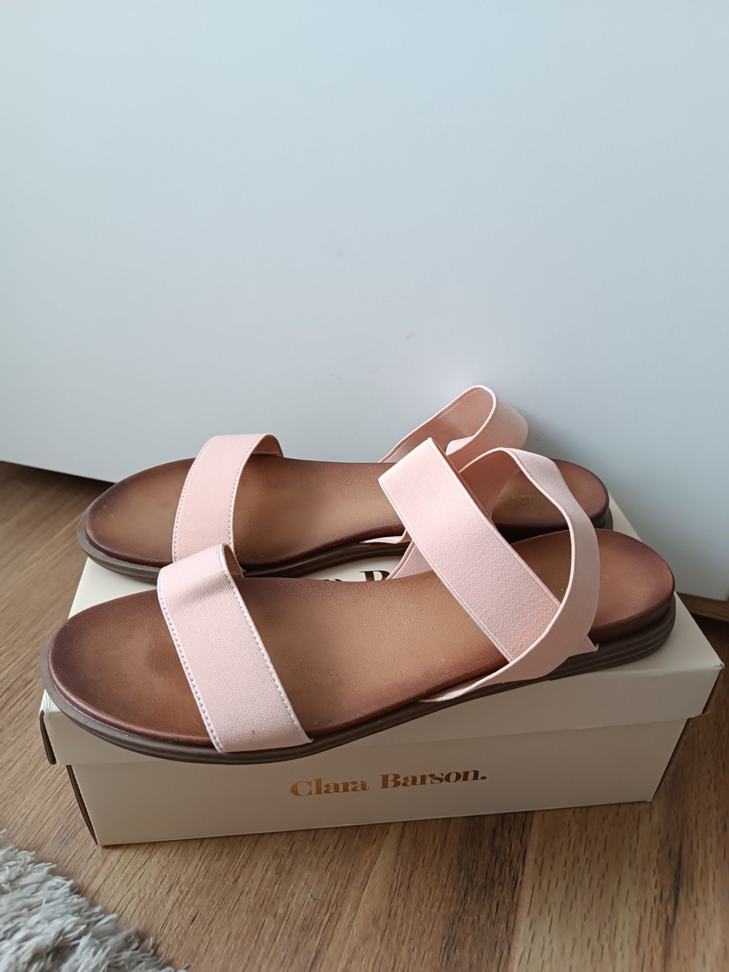Sandały pudrowy róż Clara Barson