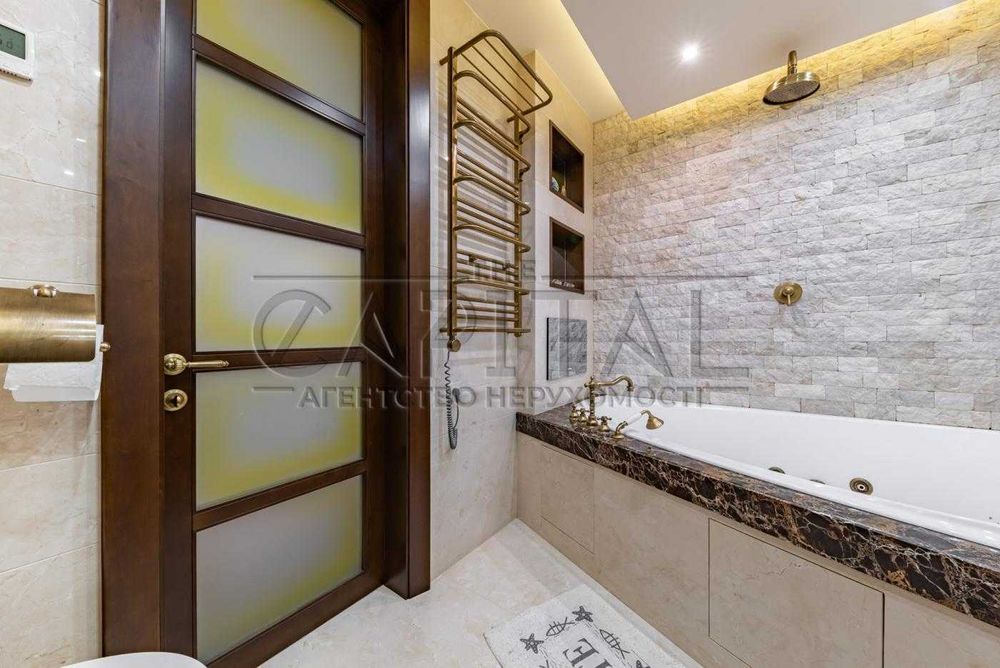 ОРЕНДА Бізнес-клас на висоті: стильна 3-к 108м2 з авторським ремонтом