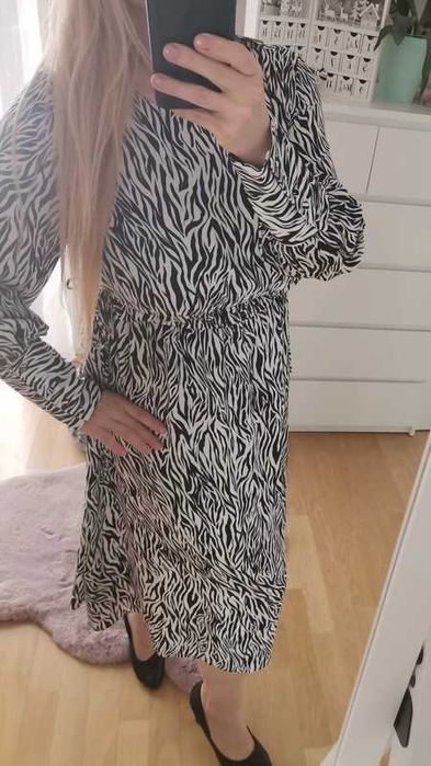 Zebrowa sukienka Vila XXL