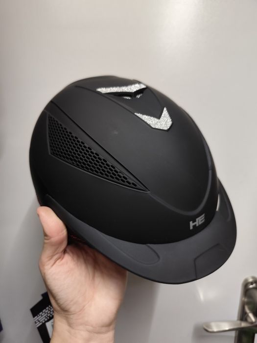 Kask jeździecki nowy powystawowy M 52-56