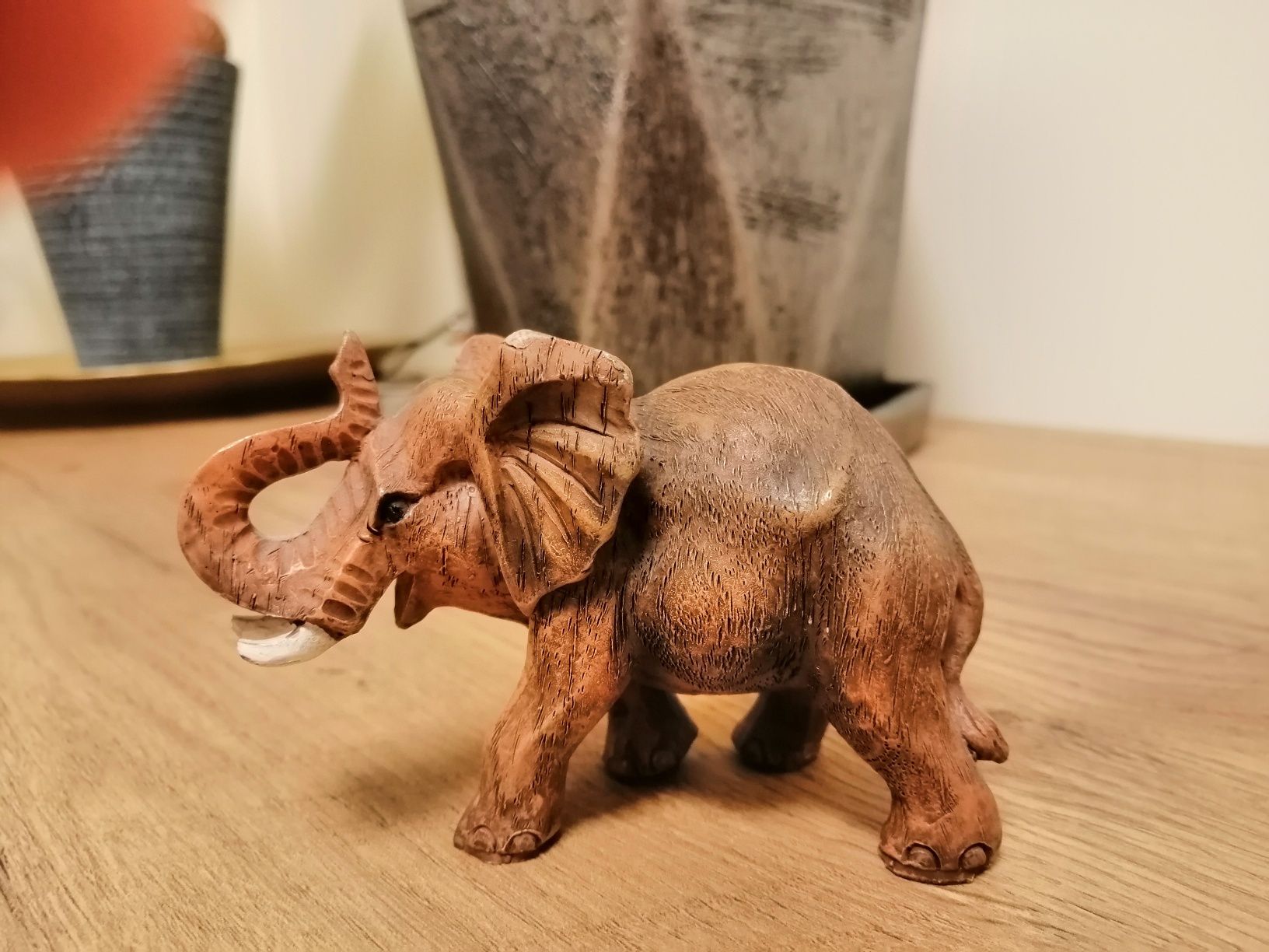 Figurka słonia wykonana z tworzywa