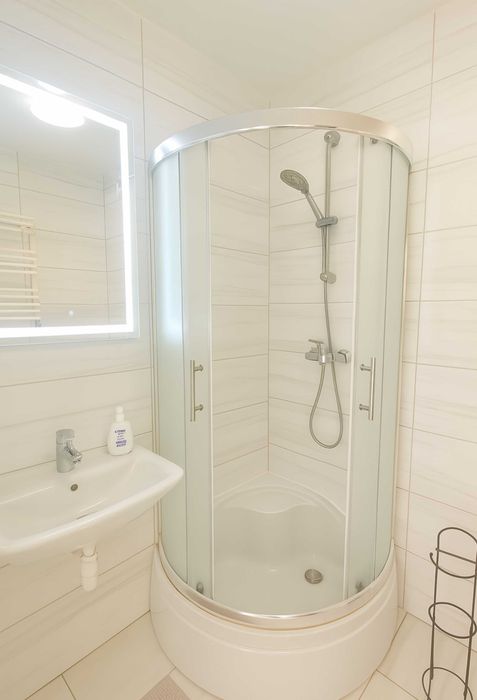 KAWALERKA wynajem - Gdynia - osobna DUŻA kuchnia - mieszkanie 35 m² !