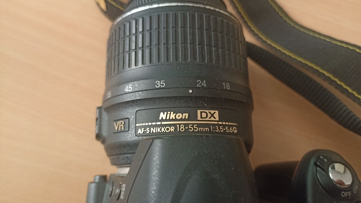Фотоаппарат Nikon D3000 с китовым объективом 18-55mm f/3,5-5.6,