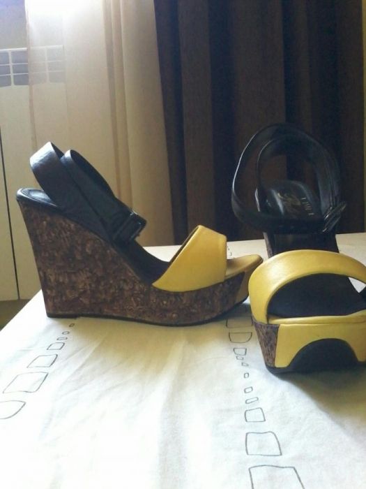 Кожаные босоножки