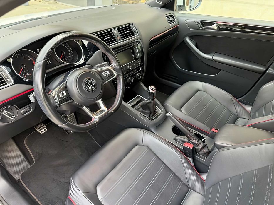 Volkswagen Jetta GLI      2015