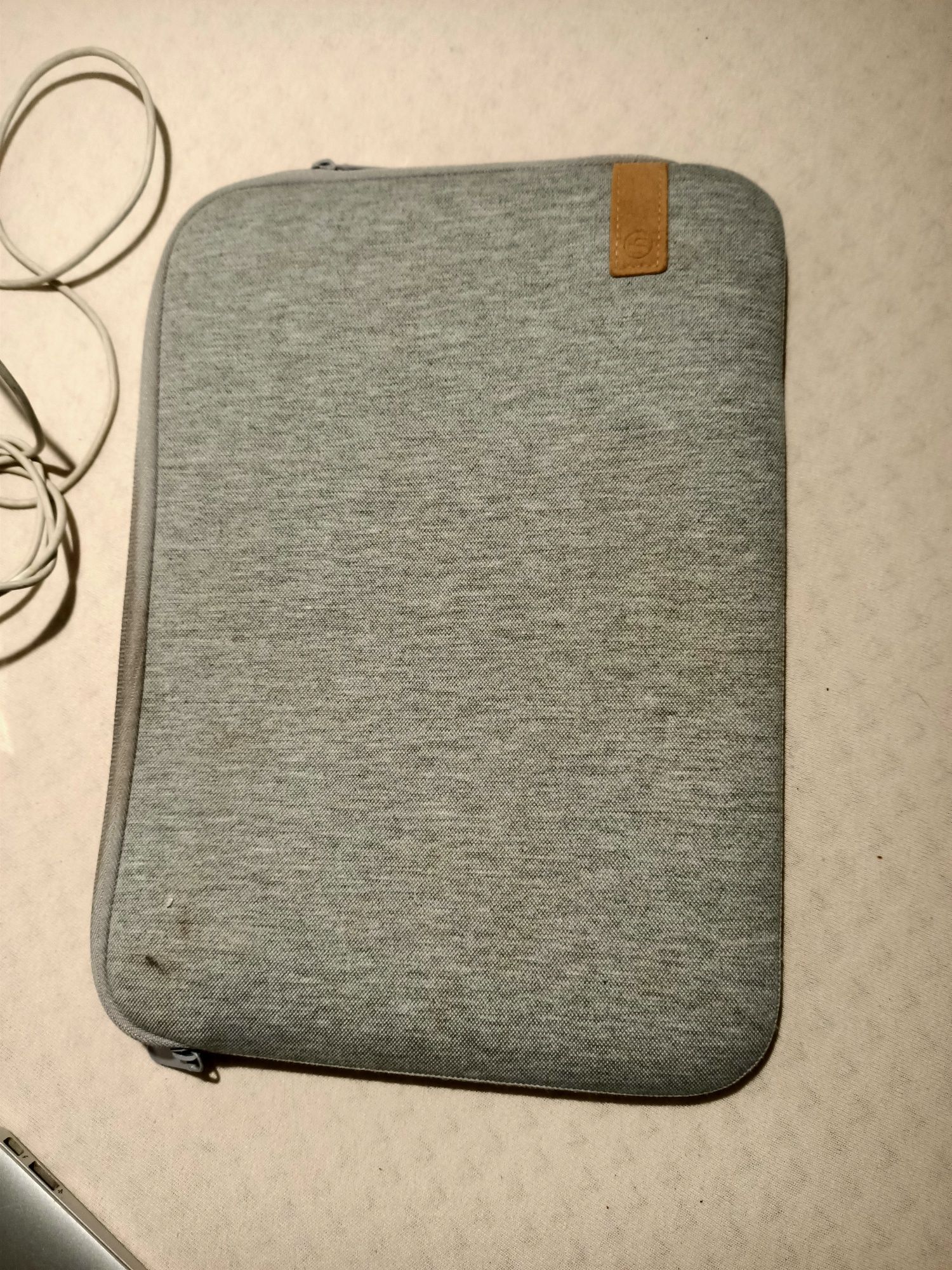 MacBook Air 6 2013 z ładowarką i etui