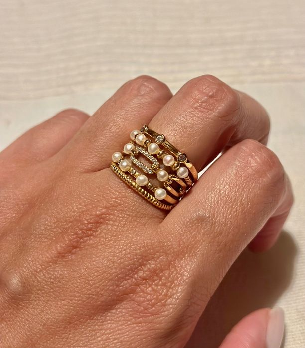 Anel de prata com banho de ouro - pérolas e zirconias