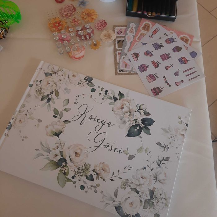 Fotobudka klasyczna ,nielimitowany wydruk , księga gości. Biały miś.