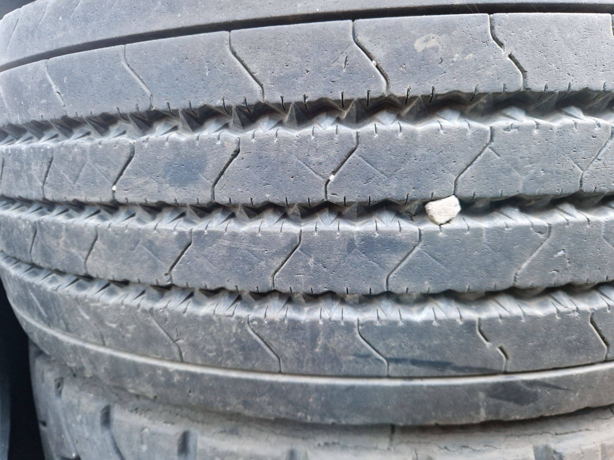 Opony 245/70r17.5 przody continental