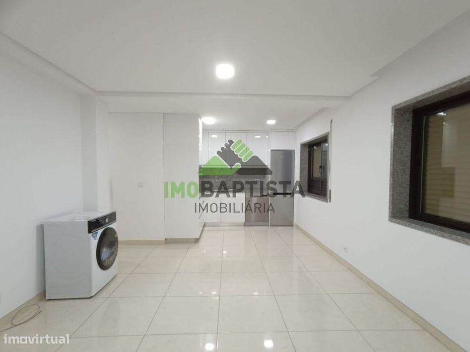 Apartamento T1+1 em Canedo