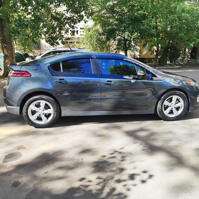 Chevrolet Volt 1.4 Hybrid Plug-IN 2014 год (MAXIMAL)