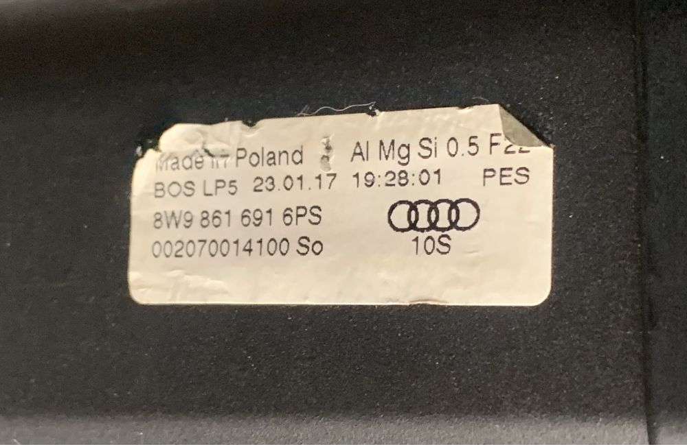 Полка перегородка штора Audi А4В9 002070014100