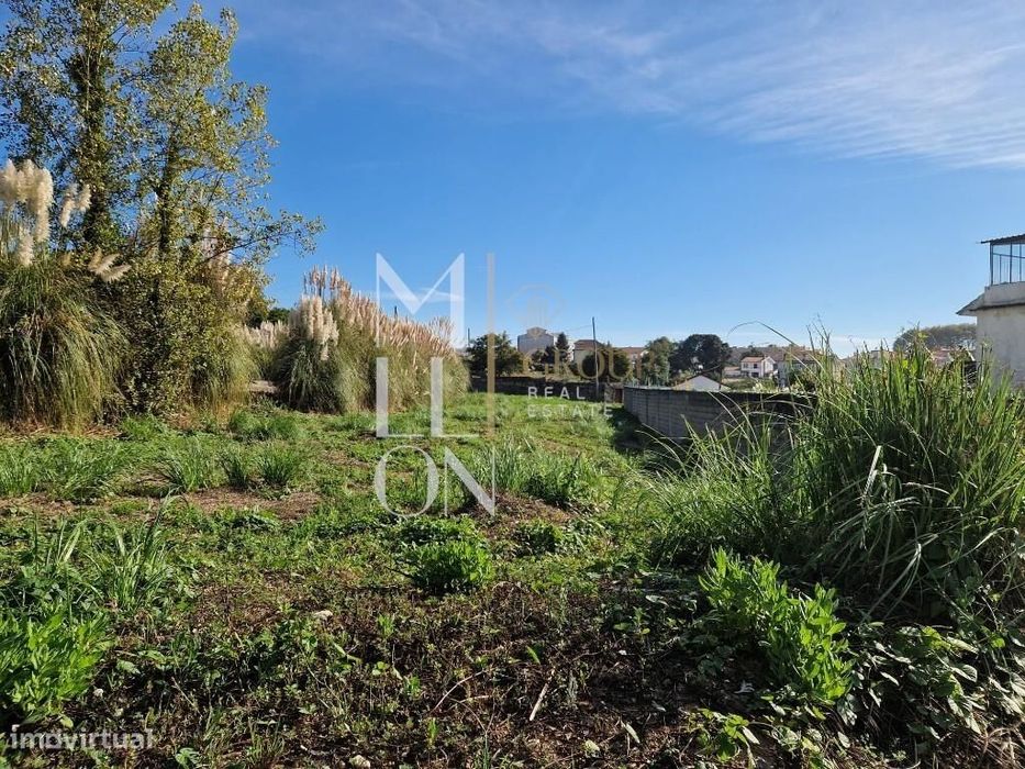 Terreno com Projeto Aprovado para Moradia T3 com Piscina – Valadares