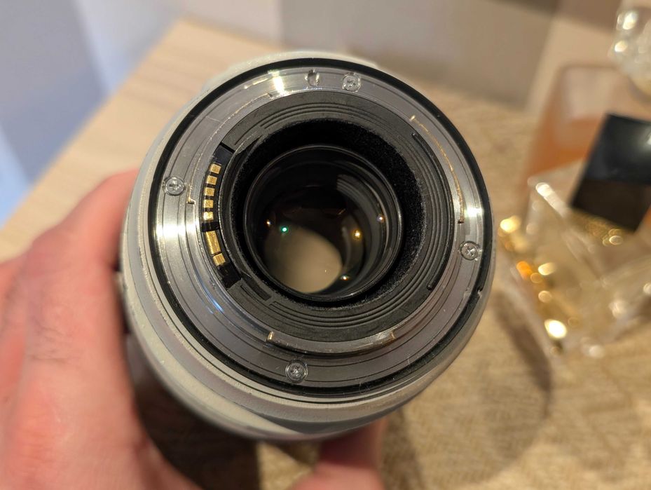 Об'єктив Canon ef 70-300mm  4-5,6 L IS USM