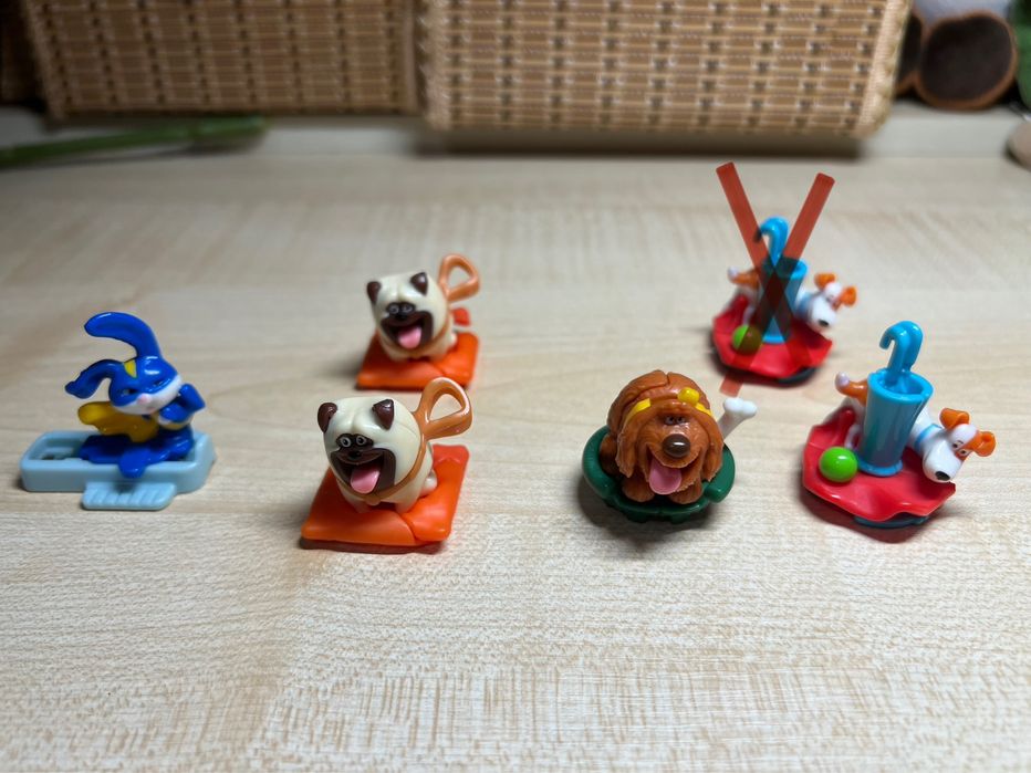 Продам іграшки з кіндер сюрприз, тайне життя домашніх тварин, жирафи