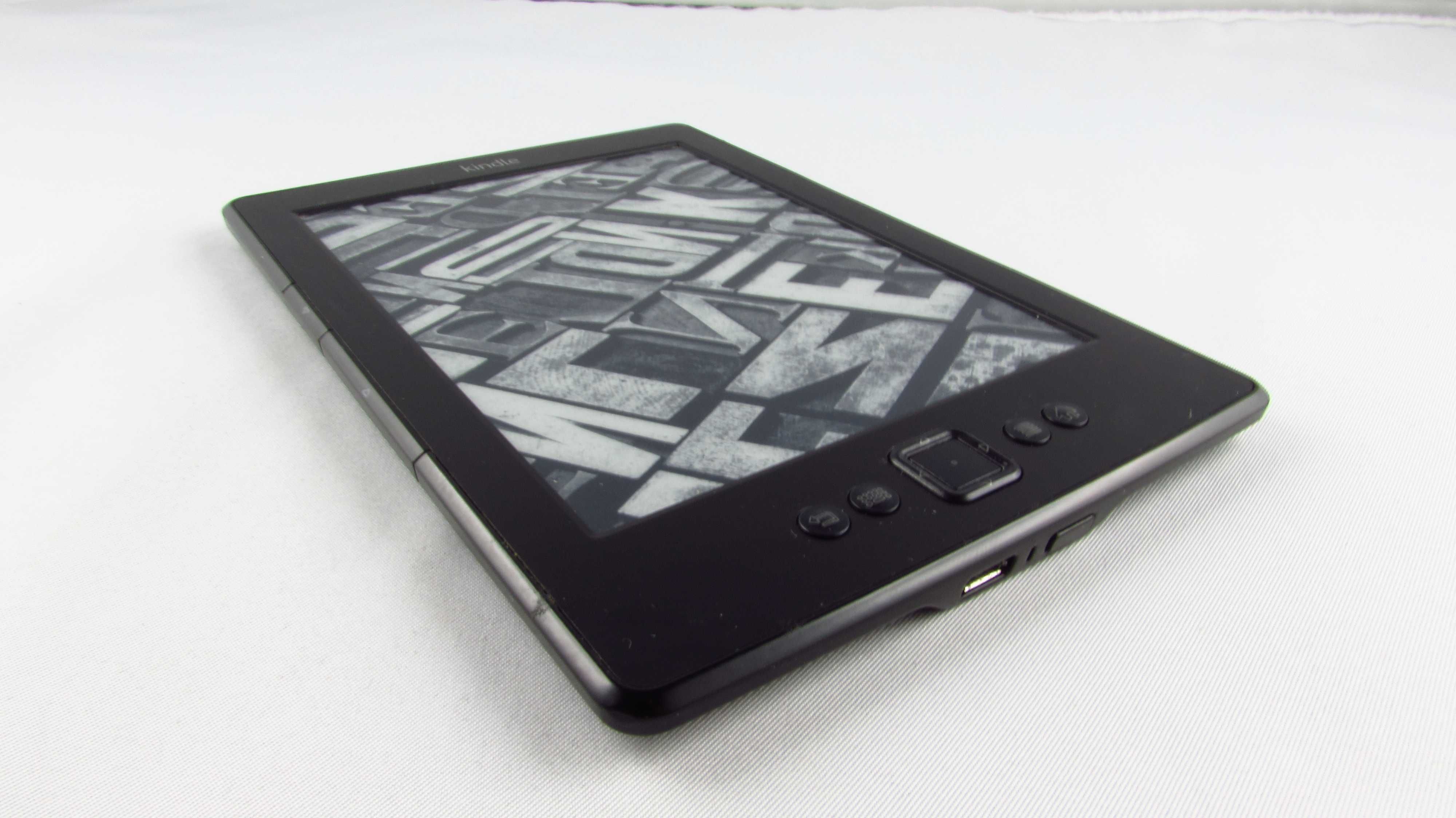 AMAZON Kindle 4th Generation D01100 Ebook Czytnik Czarny Etui Niebiesk
