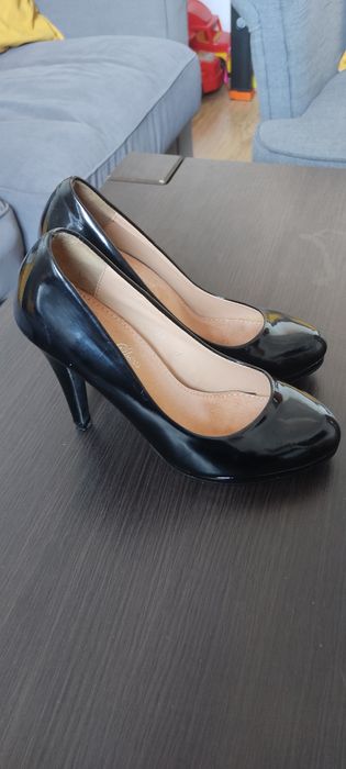 Czarne klasyczne szpilki lakierki 37