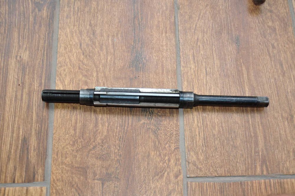 Rozwiertak ręczny nastawny 21,5 - 24,5 mm