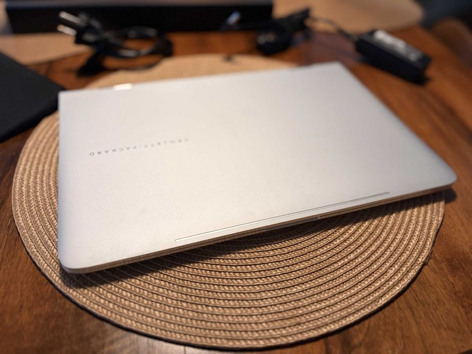 .:HP Spectre dx-4101dx - i7-5500U, 8 GB RAM, 256GB SSD, Windows 11:.