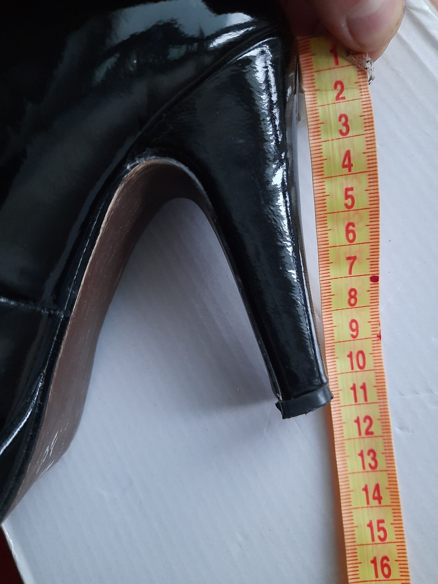 Туфлі жіночі, високий каблук, 38 р, чорні, лакові