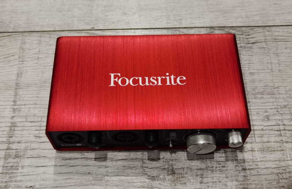 Аудиоинтерфейс Focusrite Scarlett 2i2 2nd Gen