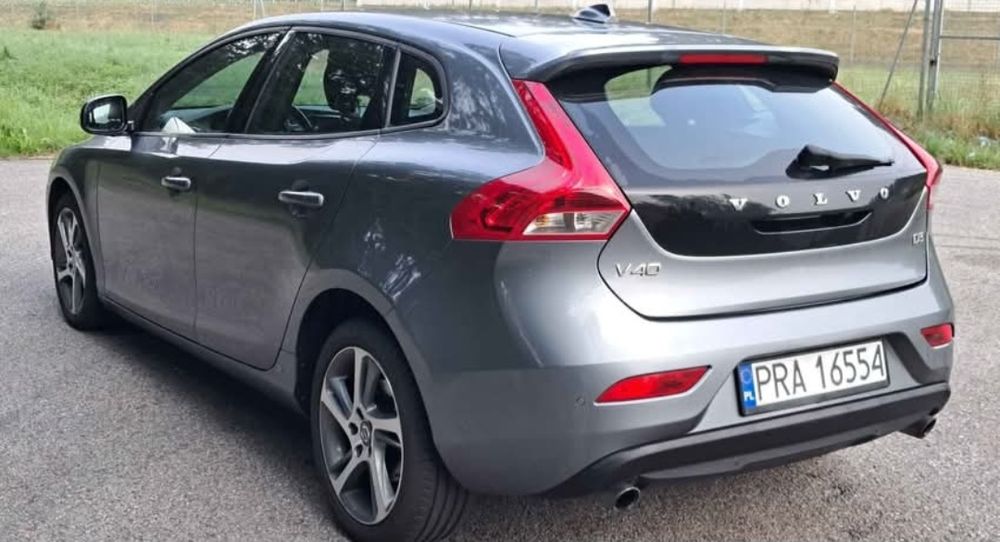 Volvo v 40 2.0  150KM