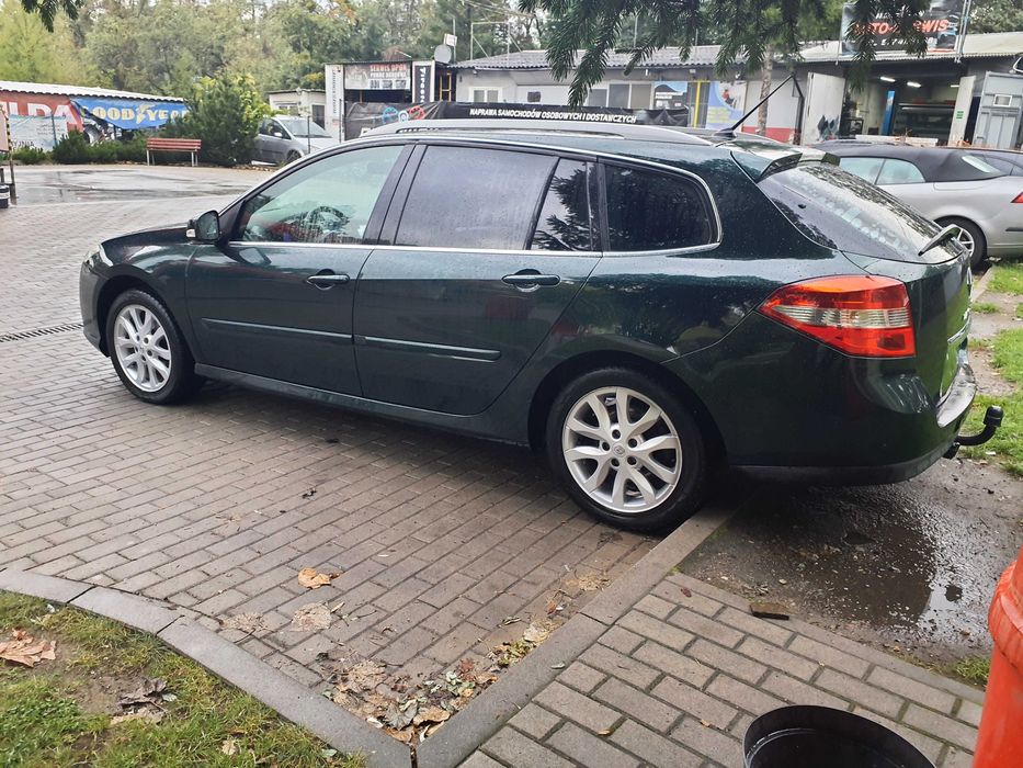 Renault Laguna 3 benzyna 2,0   2009 rok 6 biegow