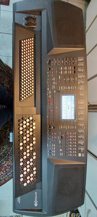 Orgão de Botoes KETRON X8